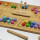 Formentabeltt mit 55 Filzkugeln - Montessori Lernspielzeug - Threewood
