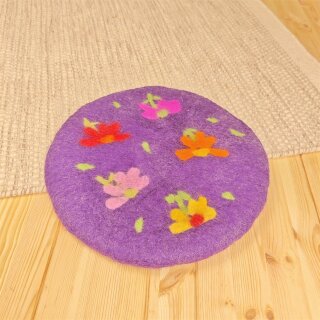 Handgefertigtes Filzkissen Lila Blumen - Unikate - ca, 37cm