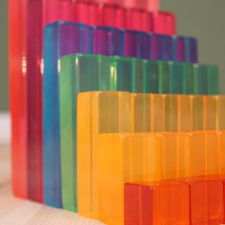 Lucite Step Set – 35 Acryl-Lichtbauwürfel im Regenbogenfarbverlauf