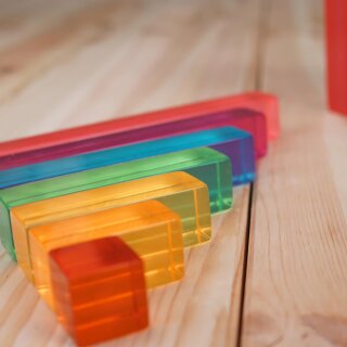 Lucite Step Set – 35 Acryl-Lichtbauwürfel im Regenbogenfarbverlauf