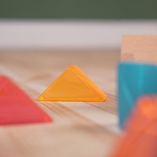 Lucite Small Triangles – 32 transparente Acryl-Dreiecke für leuchtende Bauideen