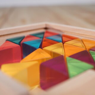 Lucite Small Triangles – 32 transparente Acryl-Dreiecke für leuchtende Bauideen