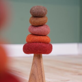 Stapelbaum Herbstfarben – Filzspielzeug aus Holz und Wolle von Papoose Toys