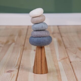 Stapelbaum Winterfarben – Filzspielzeug aus Holz und Wolle von Papoose Toys