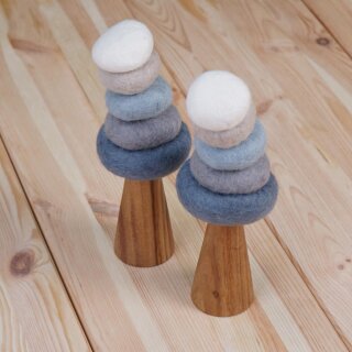 Stapelbaum Winterfarben – Filzspielzeug aus Holz und Wolle von Papoose Toys
