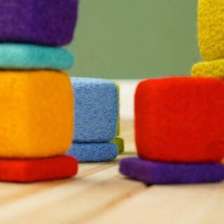 Filzquader & Filzquadrate Regenbogen – 24-teiliges Baustein-Set aus Schafwolle