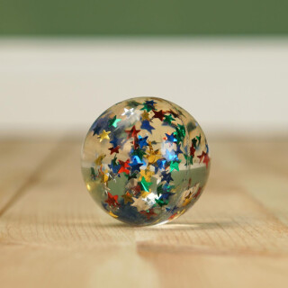 Glitzer-Flummi mit Sternen – Springball Ø 4,3 cm