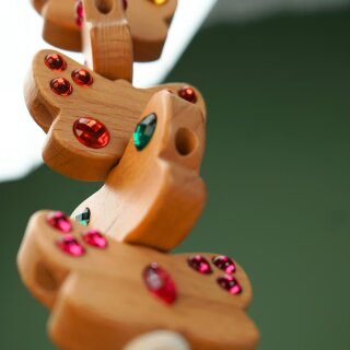 Schmetterlingsschnürsteine – Zahlen-Fädelspiel aus FSC®-Buchenholz