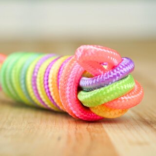 Regenbogen Springseil – Kinder Springseil für Bewegung und Spiel