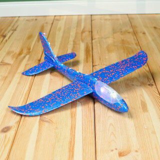 Leuchtender LED Segelflieger – Kinder Wurfgleiter mit Blinkmodus