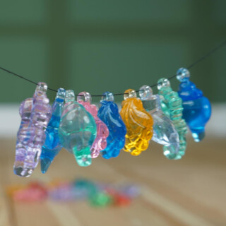 Meeresanhänger Lichtspiel – Bunte Sensorik Anhänger Meerestiere