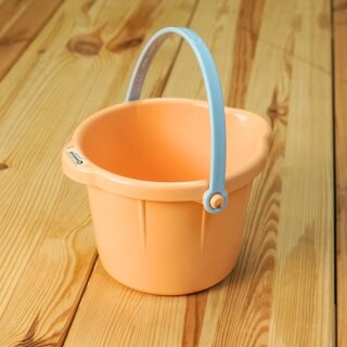 Kleiner Sandspieleimer pastell – 1,25 L mit Litereinteilung & Ausguss
