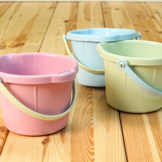 Kleiner Sandspieleimer pastell – 1,25 L mit Litereinteilung & Ausguss