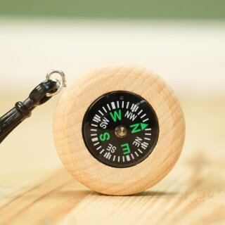 Holz Kompass Schlüsselanhänger – Mini Kompass für Kinder & Schulranzen