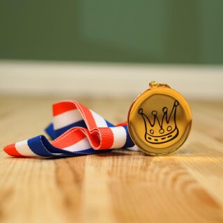 Sieger Medaille, Messing  mit Umhängeband – personalisierbare Sportmedaille Ø 4 cm