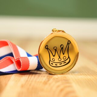 Sieger Medaille, Messing  mit Umhängeband – personalisierbare Sportmedaille Ø 4 cm