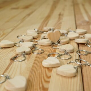 Schlüsselanhänger Herz aus Holz – kreatives Bastelset zum Bemalen und Verschenken